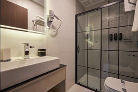 Operla Airport Hotels, Trademark Collection by Wyndham