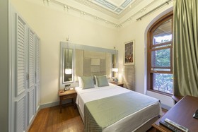 No2 Hotel by Sükrü