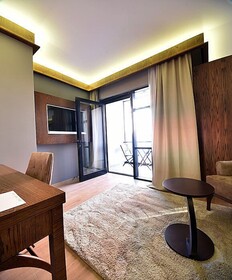 The Elegant Hotel