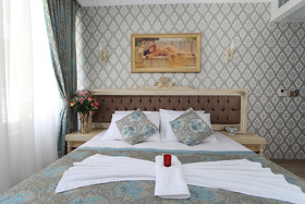 Apple Tree Hotel