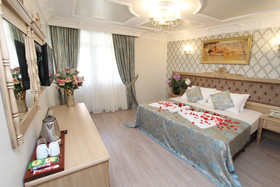 Apple Tree Hotel