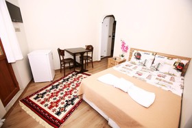 Walton Balat Residence