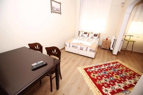 Walton Balat Residence