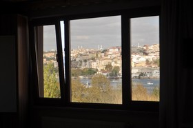 Walton Balat Residence