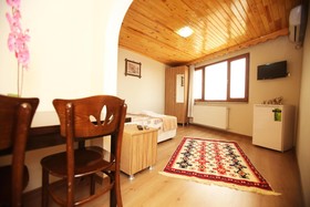 Walton Balat Residence