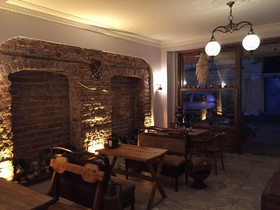 Walton Balat Residence