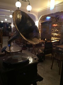 Walton Balat Residence