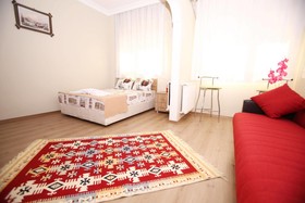 Walton Balat Residence