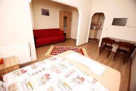 Walton Balat Residence