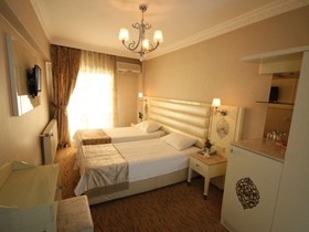Royce Hotel