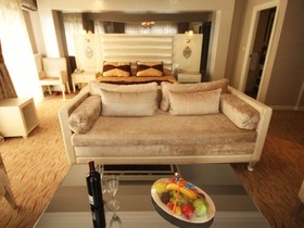 Royce Hotel