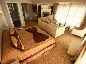 Royce Hotel