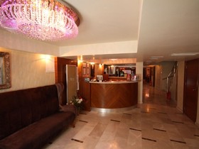 Royce Hotel