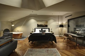 39 Kalamis Marina Hotel