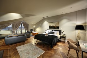 39 Kalamis Marina Hotel