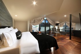 39 Kalamis Marina Hotel