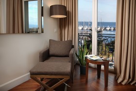 39 Kalamis Marina Hotel