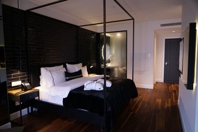 39 Kalamis Marina Hotel