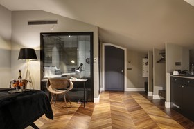 39 Kalamis Marina Hotel