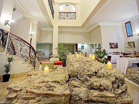Acra Hotel