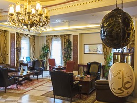 Acra Hotel