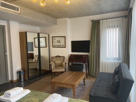 Aleksandr Pera Hotel