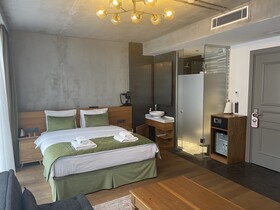 Aleksandr Pera Hotel