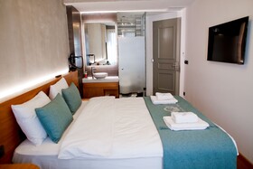 Aleksandr Pera Hotel
