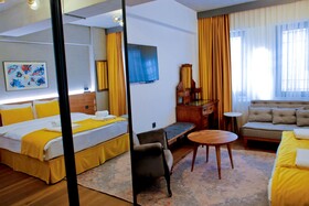 Aleksandr Pera Hotel
