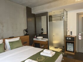 Aleksandr Pera Hotel