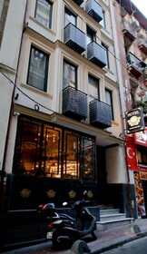 Aleksandr Pera Hotel