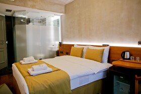 Aleksandr Pera Hotel