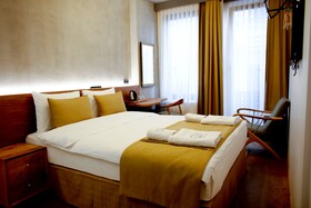 Aleksandr Pera Hotel
