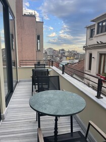 Aleksandr Pera Hotel