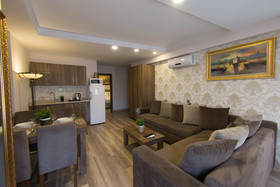 A Palace Hotel & Suites