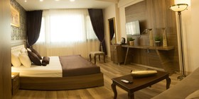 A Palace Hotel & Suites