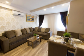 A Palace Hotel & Suites