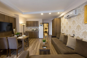 A Palace Hotel & Suites