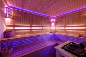 Aprilis Deluxe Hotel
