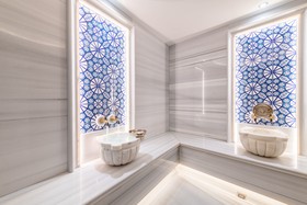 Aprilis Deluxe Hotel