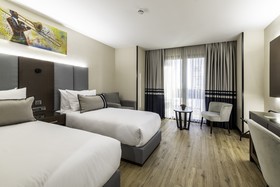 Aprilis Deluxe Hotel