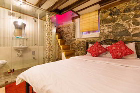 Aretias Antique House