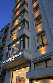 Art Nouveau Pera