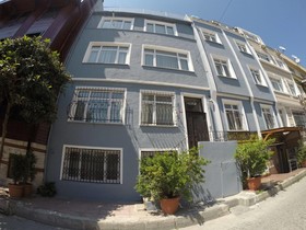 Atam Suites & Apart