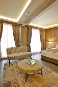 Ayramin Deluxe Hotel