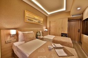 Ayramin Deluxe Hotel