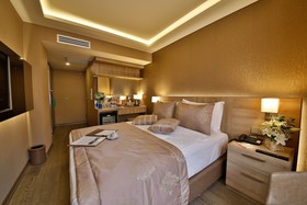 Ayramin Deluxe Hotel