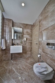 Ayramin Deluxe Hotel