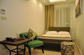 B'Guest House&Apartment