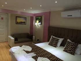 Black Bird Suite Hotel